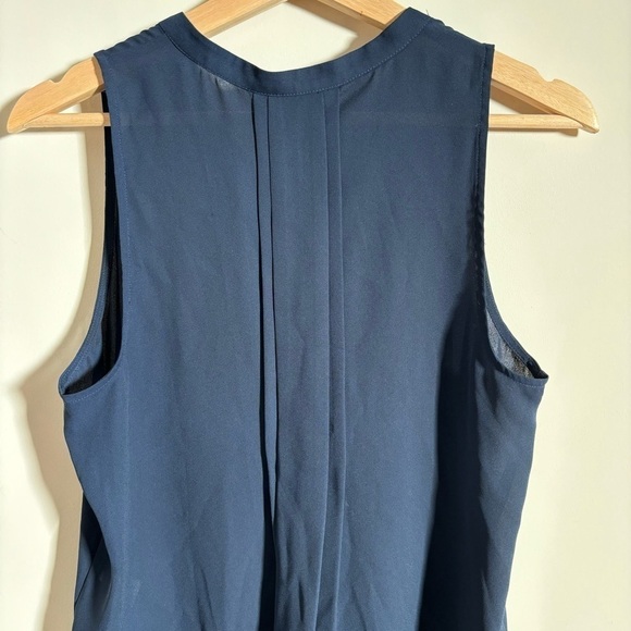 NWT 41 Hawthorn Breyson Navy Blue Pleated Split-Neck Sleeveless Blouse - Picture 4 of 8